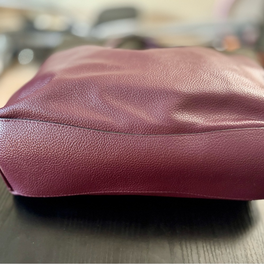 Elegant Burgundy Leather Tote Bag - Picture 5 of 7